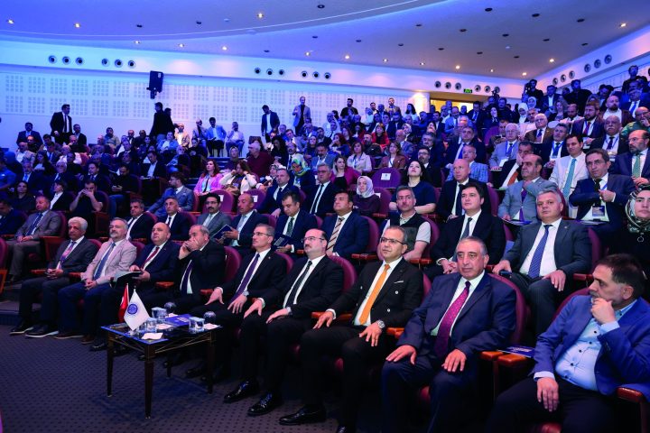 Tanıtım toplantısının yapıldığı salonda katılımcılar